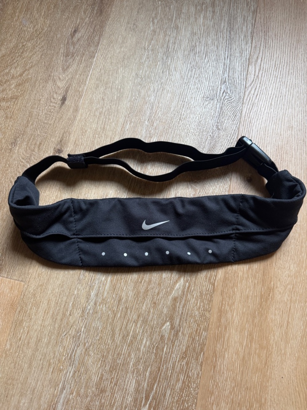 Nike running belt Fanny pack. Stretchy material. Adjustable. Never used.